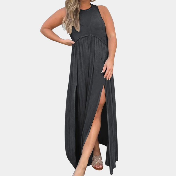 Einfaches langes Damenkleid mit Schlitz