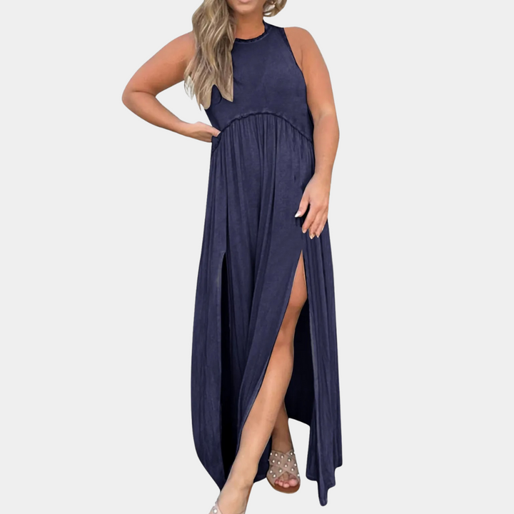 Einfaches langes Damenkleid mit Schlitz