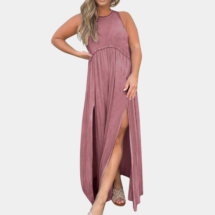 Einfaches langes Damenkleid mit Schlitz